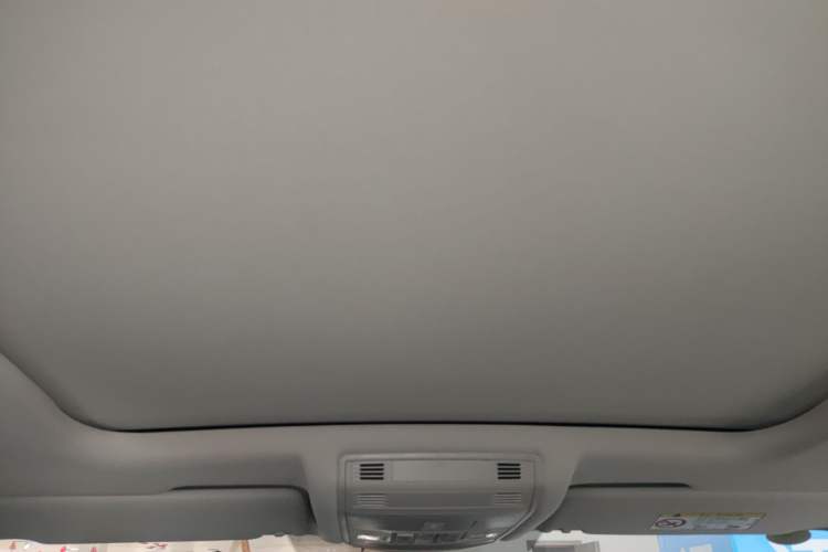 Used Volkswagen T-ROC 2026 Model 280TSI DSG Two-Wheel Drive Shiguang Edition Headliner