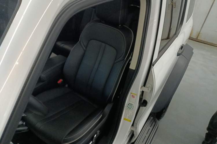 Used Tank 300 2023 2.0T Iron Rider 02 Left Front Seat