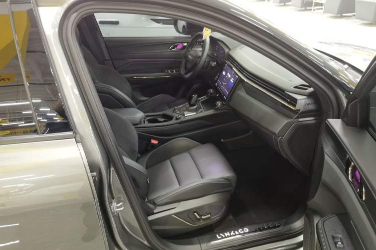 Used Lynk & Co 01 2021 2.0TD Four-Wheel Drive Hype-Halo Right Front Seat