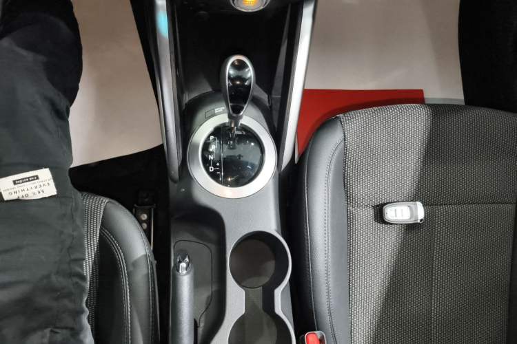 Used Hyundai Veloster 2011 1.6L Automatic Luxury Edition Gear Lever