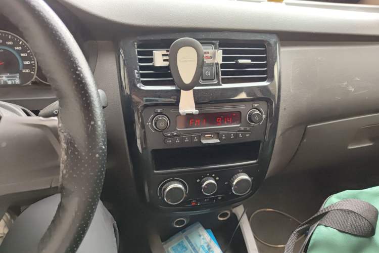 Used Wuling Rongguang V 2018 1.5L Standard Version
