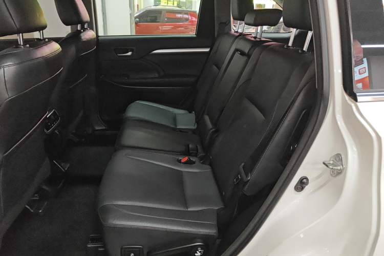 Used Toyota Highlander 2015 2.0T Four-Wheel Drive Luxury Edition 7-Seater Left Rear Seat