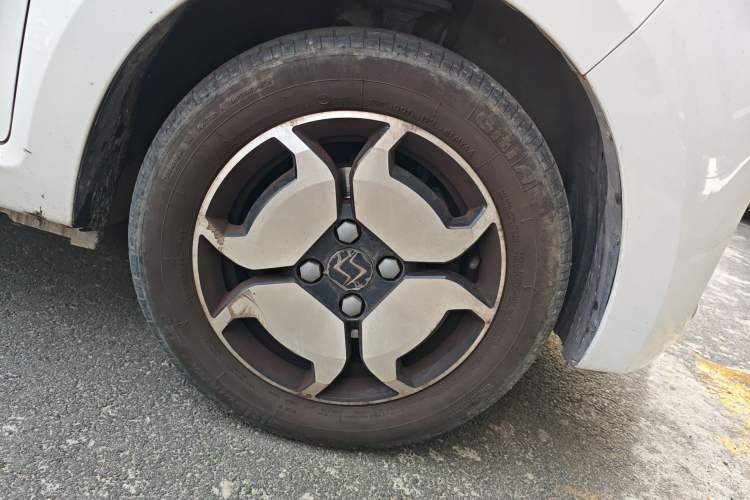 Used SOL E10X 2022 Flower Fairy Style Baby's Breath Right Front Wheel Hub