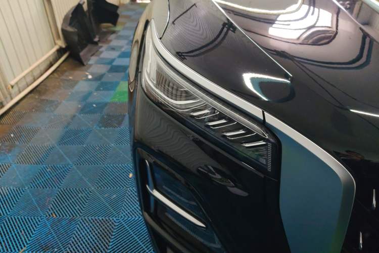 Used Hongqi HS5 2023 2.0T Four-Wheel Drive Flagship Pro 500 000th Unit Commemorative Edition Right Front Headlight