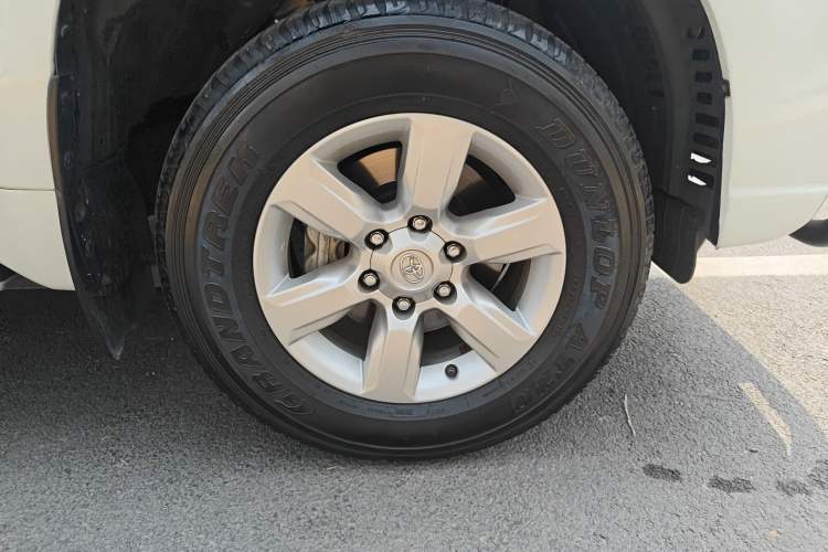 Used Toyota Prado 2016 2.7L Automatic Standard Edition Right Front Wheel Hub