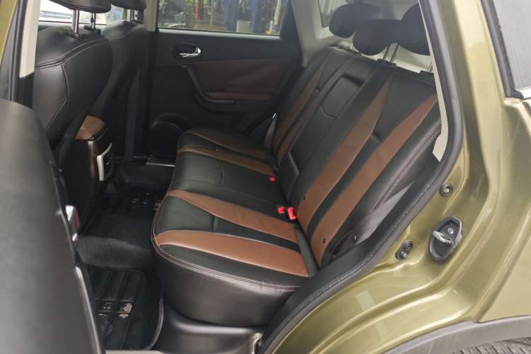 Used GAC Trumpchi GS5 Super 2015 2.0L Automatic Two-Wheel Drive Luxury Navigation Edition Left Rear Seat