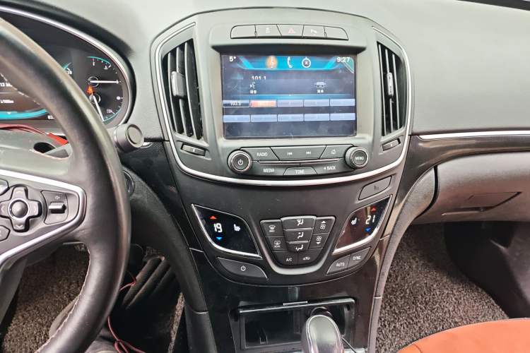 Used Buick Regal 2015 1.6T Elite Tech Model Audio And AC Panel