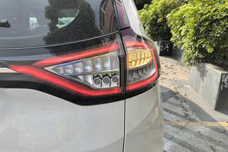 Used Ford Edge 2018 EcoBoost 245 Two-Wheel-Drive Platinum Edition 7-Seater China V Emission Standard Right Rear Taillight