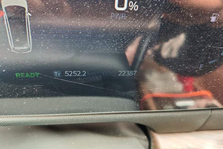 Used Landian E5 2023 1.5L DE-i 100KM Zhenxiang Edition 7-Seater Odometer Close Up