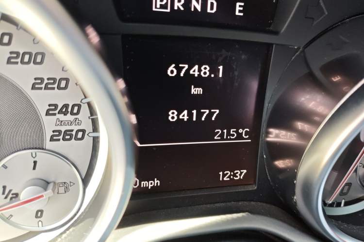 Used Mercedes-Benz SLK-Class 2011 SLK 200 Fashion Model Odometer Close Up