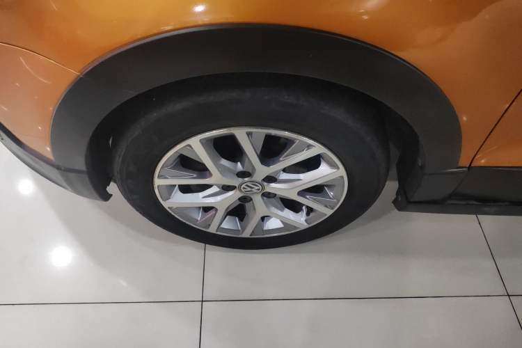 Used Volkswagen Polo 2016 1.6L Cross Polo Automatic Left Front Wheel Hub