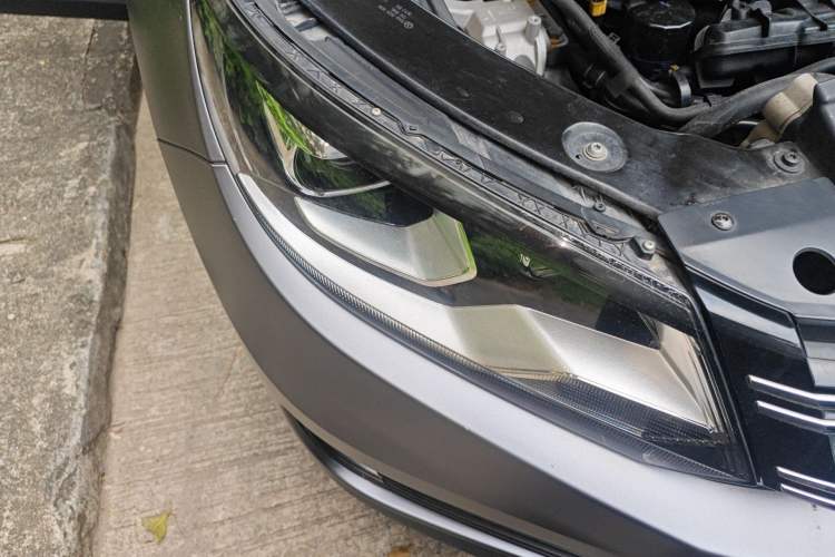 Used Volkswagen Tiguan 2015 1.8TSI Automatic Two-Wheel Drive Trend Edition Right Front Headlight