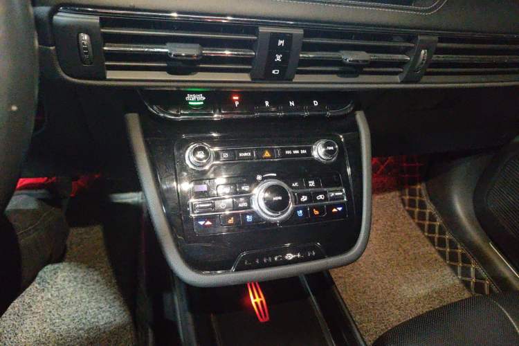 Used Lincoln Corsair 2020 2.0T Two-Wheel Drive Luxury Edition Gear Lever