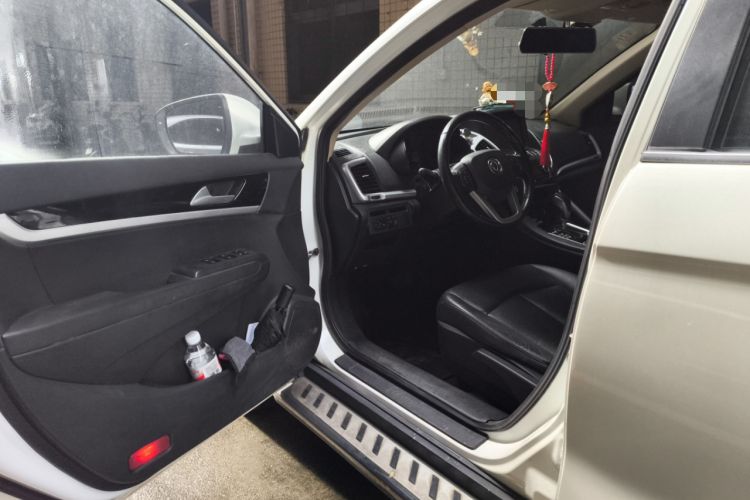 Used Dongfeng Aeolus AX7 2015 2.0L Automatic Zhiyi Trim
