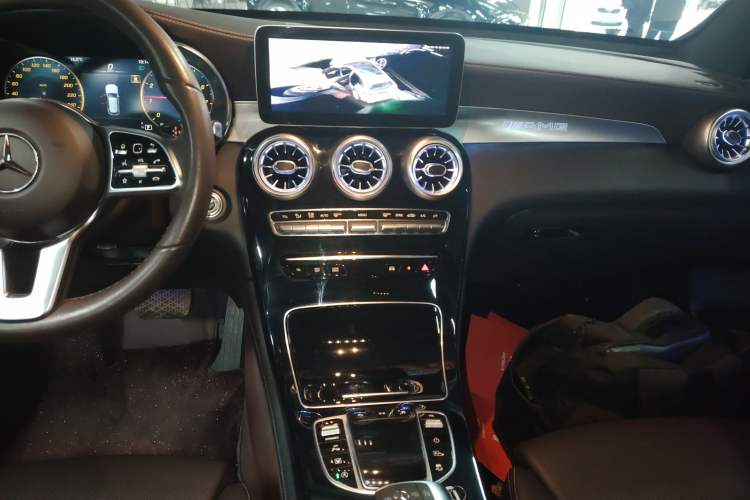 Used Mercedes-Benz GLC 2020 Facelift GLC 260 L 4MATIC Luxury Edition
