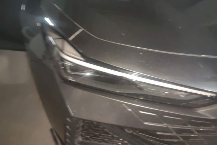 Used CHANGAN UNI-V 2023 1.5T Sport Edition Right Front Headlight