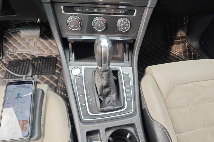 Used Volkswagen Golf 2017 230TSI Automatic Luxury Million-Vehicle Commemorative Edition
