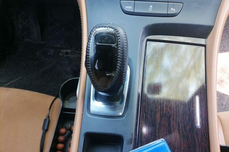 Used Buick LaCrosse 2018 20T Elite Edition Gear Lever