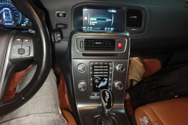 Used Volvo V60 2015 T5 Zhiya Edition