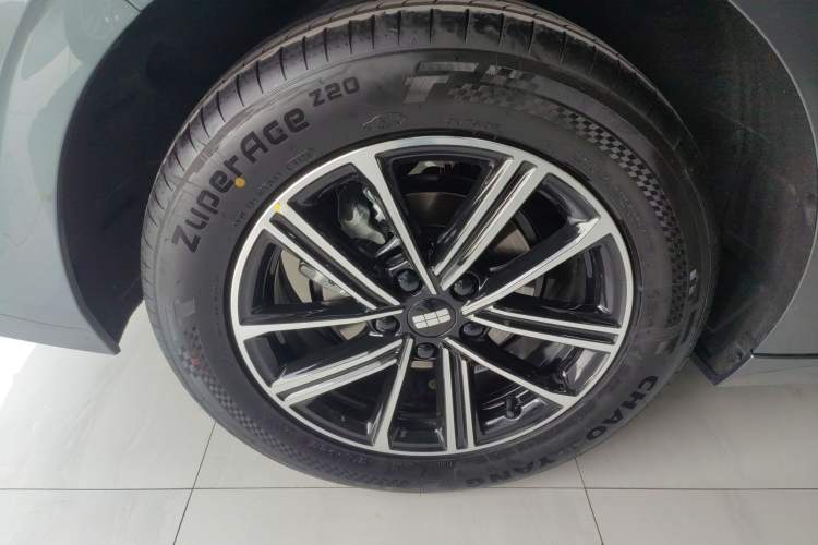 Used Geely Galaxy A7 2025 Model EM-i 70km Exploration Edition Right Rear Wheel Hub
