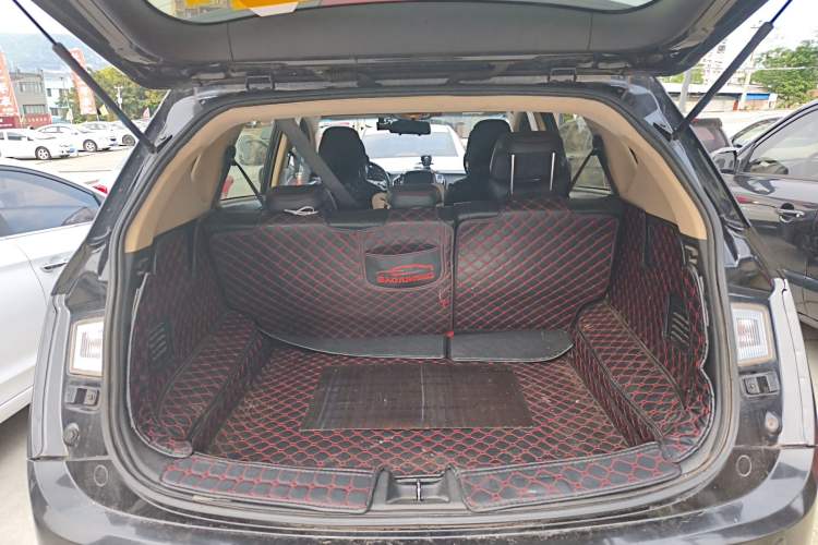 Used Baojun 560 2016 1.8L Manual Luxury Edition Trunk