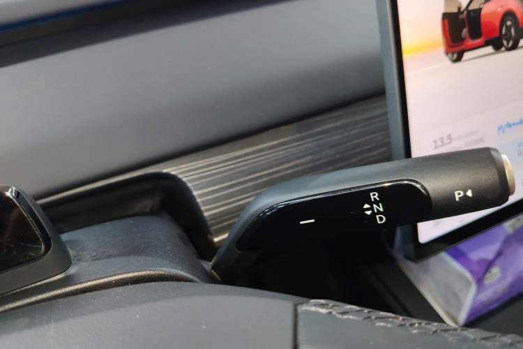 Used ONVO L60 2024 60 kWh Rear-Drive Version Gear Lever