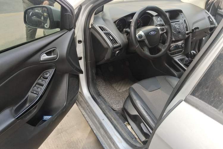 Used Ford Focus 2012 Hatchback 1.6L Manual Fashion Edition
