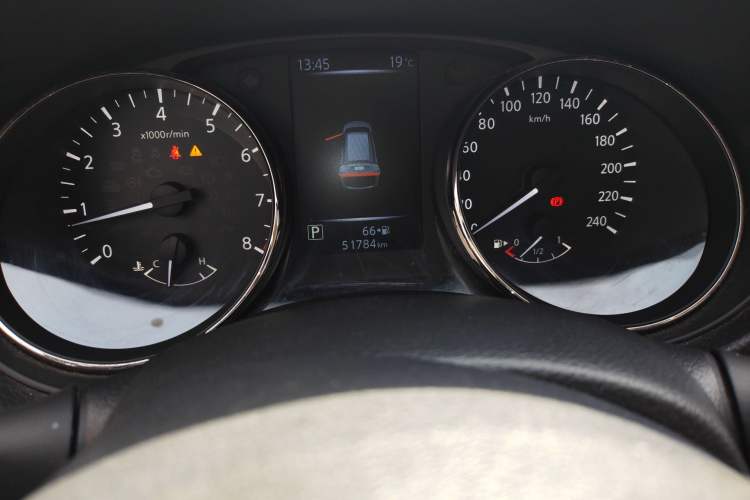 Used Nissan X-Trail 2017 2.5L CVT Luxury Edition 4WD Odometer Close Up