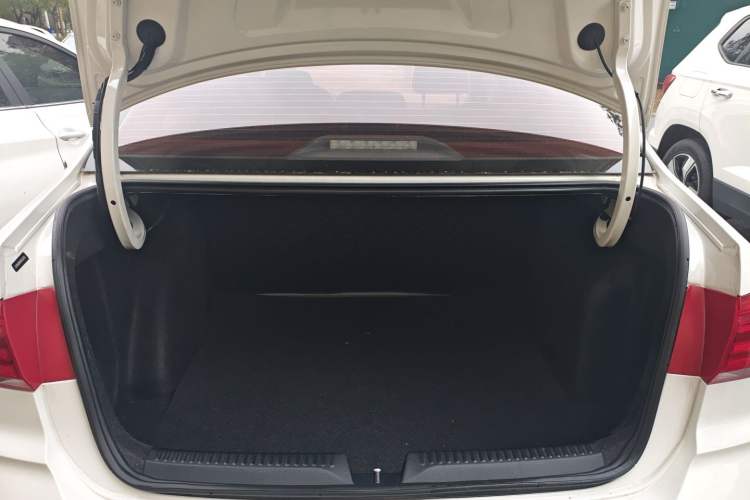 Used Volkswagen Santana 2016 1.6L Automatic Fashion Edition