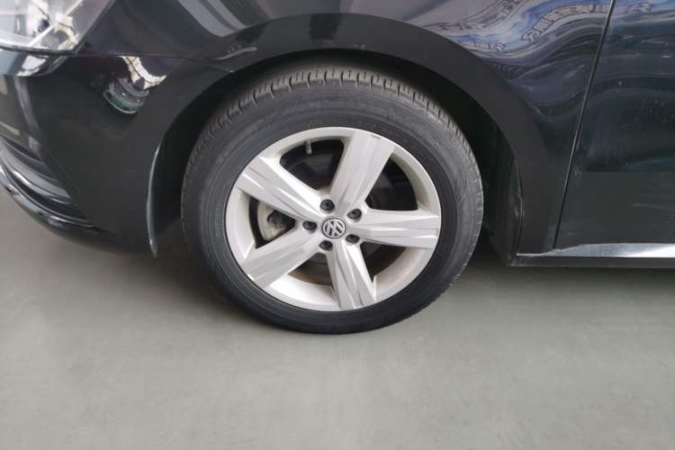 Used Volkswagen Lavida 2017 1.6L Automatic Fashion Edition Left Front Wheel Hub