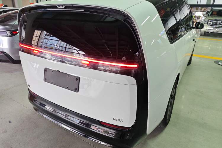 Used Li Auto MEGA 2025 Home Family Special Edition
