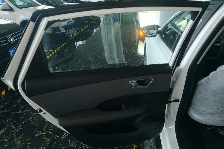 Used Roewe D6 2025 450 km Premium Edition
