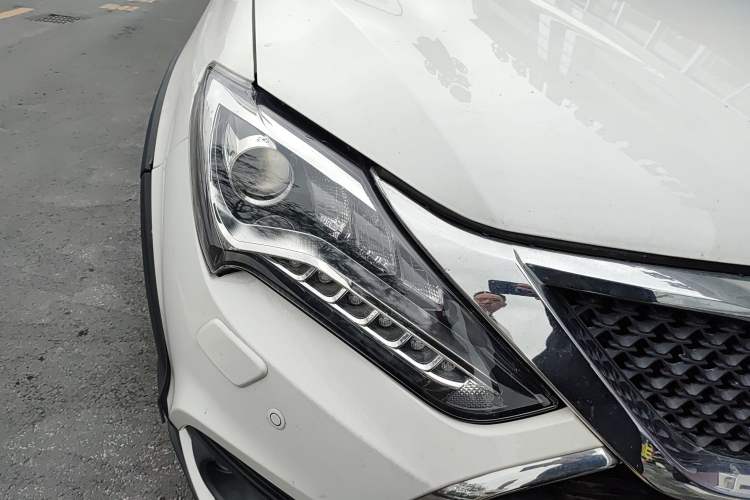 Used BYD Tang New Energy 2015 2.0T Four-Wheel-Drive Flagship Model Right Front Headlight