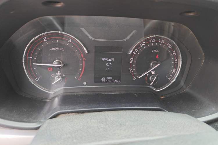 Used SAIC MAXUS T60 2017 2.8T Diesel Manual Two-Wheel Drive High-Ride Comfort Plus Long-Body Emission Standard V Instrument Cluster