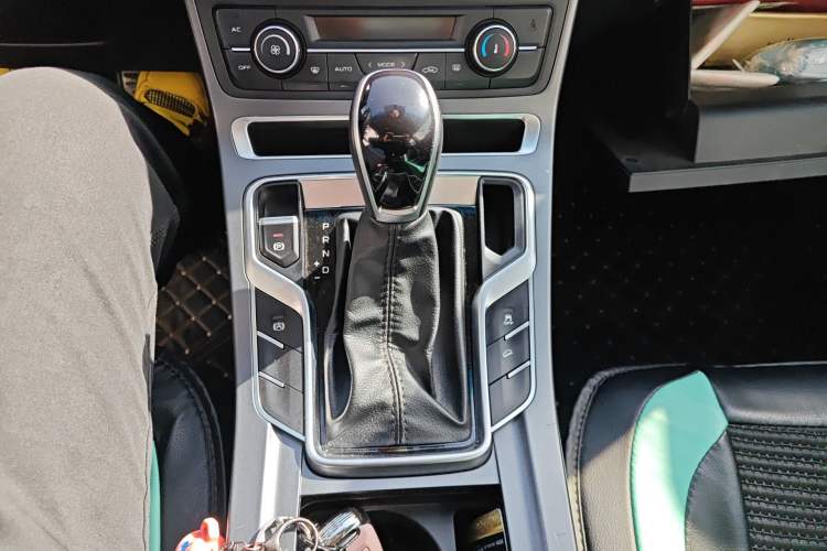 Used Geely Auto Vision S1 2018 1.5L CVT Fongchi Model Gear Lever