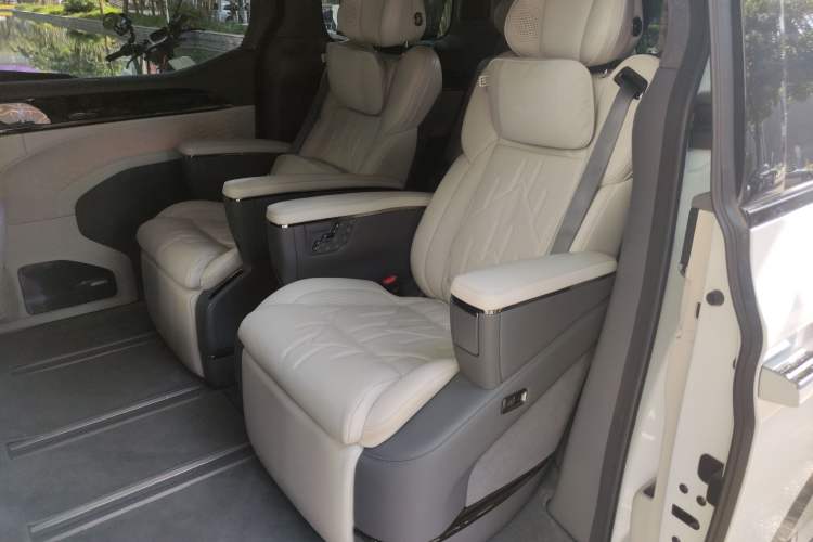 Used Zeekr 009 2024 7-Seater Walk-Through Version Four-Wheel Drive 108 kWh
