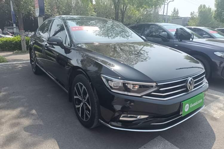 Used Volkswagen Magotan 2020 330TSI DSG Luxury Edition Front Right 45 Deg