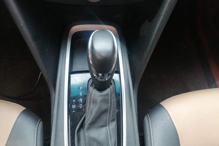 Used Chevrolet Monza 2022 320 Automatic Enjoyment Sunroof Version Gear Lever