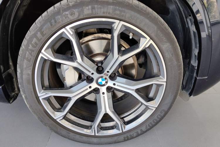 Used BMW X5 2025 Model, xDrive 30Li Prestige M Sport Night Package Exterior 1