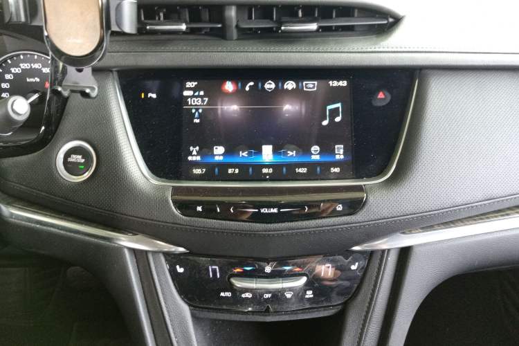 Used Cadillac XT5 2018 25T Luxury Model Audio And AC Panel