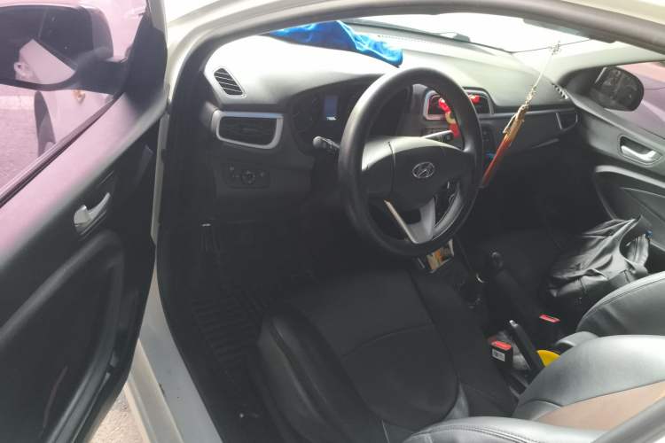 Used Hyundai Verna (older generation) 2020 1.4L Manual GL Refreshed Edition Driver Seat