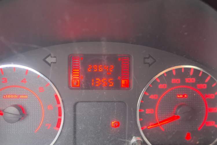 Used Wuling Hongguang V 2022 1.5L Jingqu Version Hydraulic Power Steering LAR Odometer Close Up