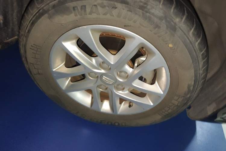 Used Geely Auto Emgrand 2017 Sedan Million Edition 1.5L Manual Luxury Model Right Front Wheel Hub