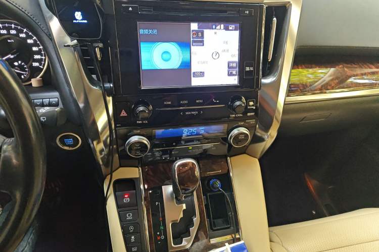 Used Toyota Alphard 2018 Revised Version 3.5L Luxury Edition