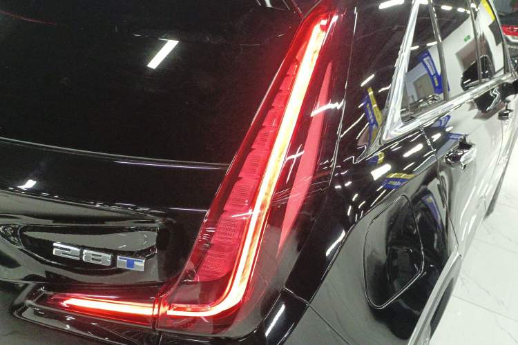 Used Cadillac XT4 2022 28T Two-Wheel-Drive Luxury Version Right Rear Taillight