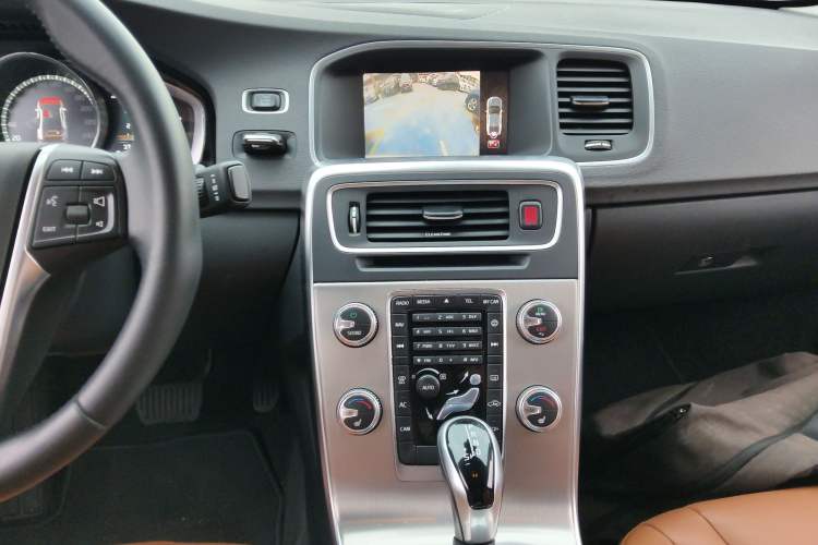 Used Volvo S60 2017 S60L T4 Smart Range Edition Audio And AC Panel