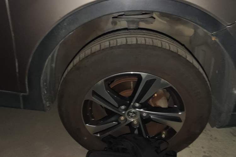 Used Toyota RAV4 2015 2.0L CVT Four-Wheel Drive New Edition Right Front Wheel Hub