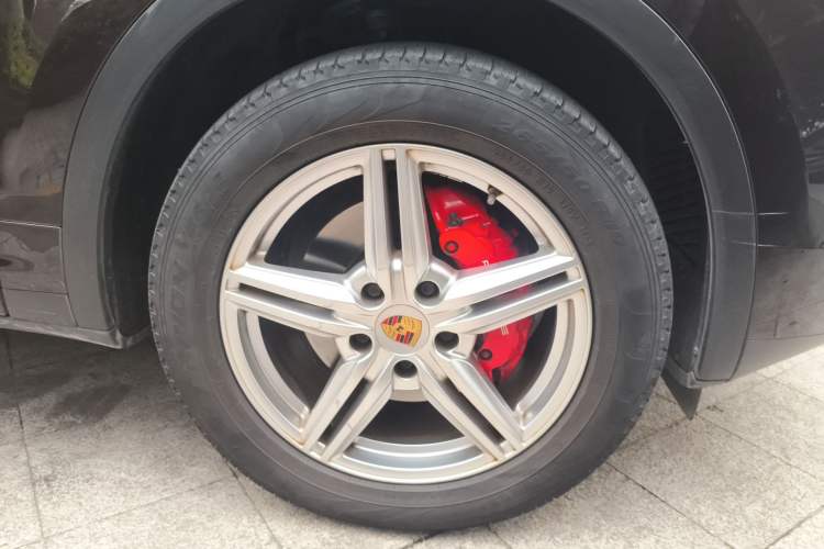 Used Porsche Cayenne 2015 Cayenne 3.0T Right Front Wheel Hub