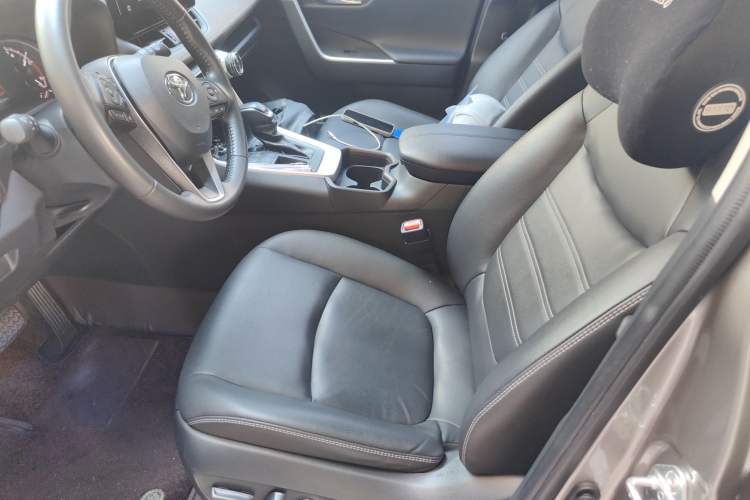 Used Toyota RAV4 2021 2.0L CVT Two-Wheel Drive Fashion PLUS Edition
