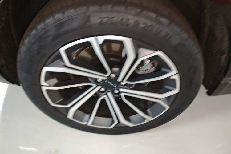 Used Lynk & Co 09 EM-P 2025 2.0TD EM-P Four-Wheel Drive Max Five Seats Right Rear Wheel Hub